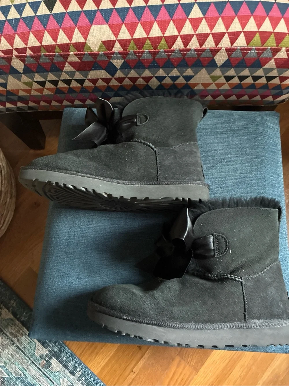 UGG Women's Gita Bow Mini Boot black size 8